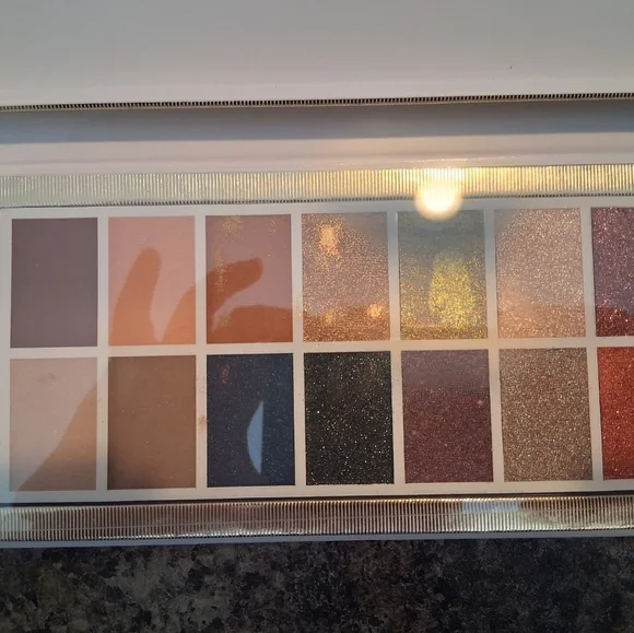 Eyeshadow Palette - Multicolor - Picture 8 of 9